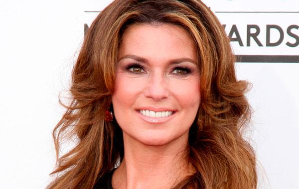 La estrella Shania Twain recibe el premio Icono de BWMA 2016-0