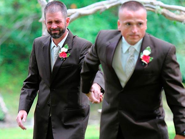 Padre de la novia frena la boda para invitar al padrastro-0