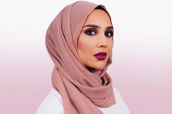 L'Oréal presenta a su primera modelo con hijab-0